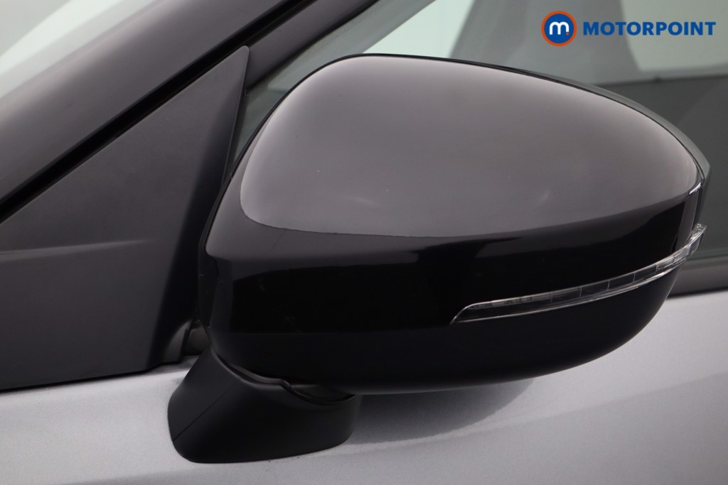 Nissan Juke N-Connecta Manual Petrol SUV - Stock Number (1595674) - 23rd supplementary image