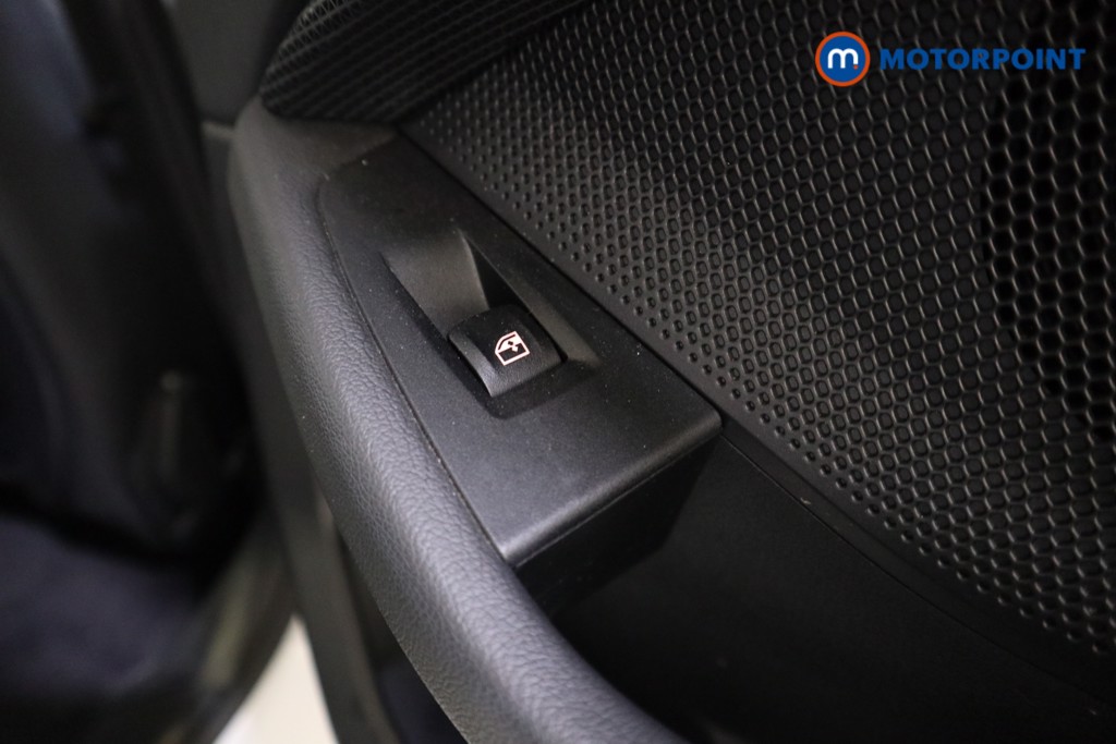 BMW 1 Series Sport Automatic Petrol Hatchback - Stock Number (1597206) - 18th supplementary image