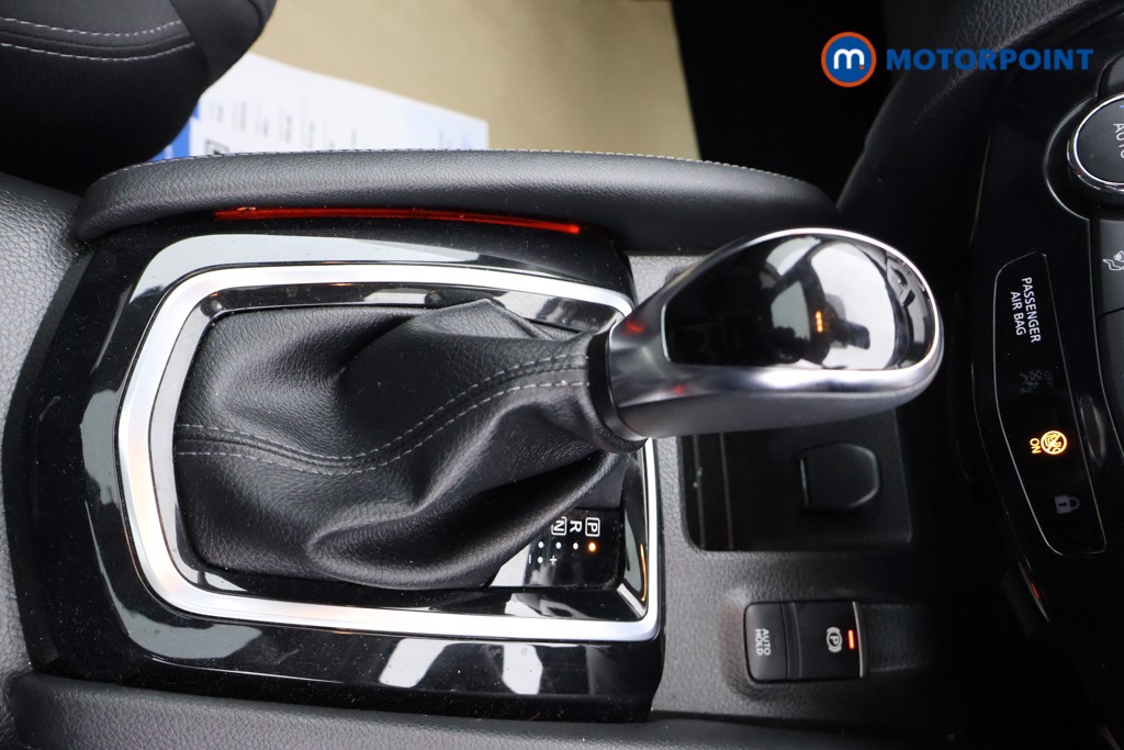 Nissan Qashqai N-Connecta Automatic Diesel SUV - Stock Number (1599554) - 9th supplementary image