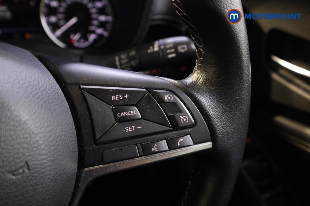 Nissan Juke N-Connecta Manual Petrol SUV - Stock Number (1600904) - 4th supplementary image