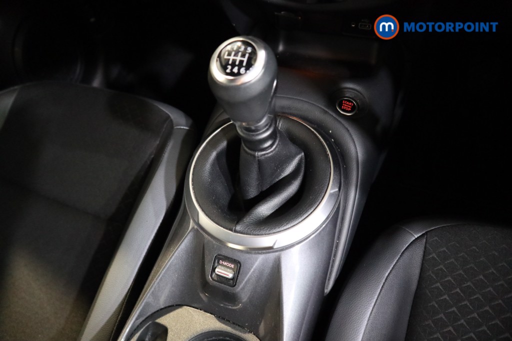 Nissan Juke N-Connecta Manual Petrol SUV - Stock Number (1600904) - 9th supplementary image
