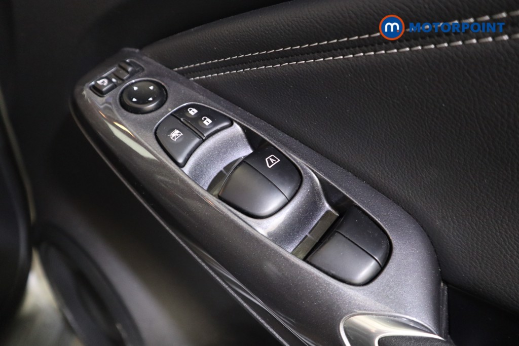 Nissan Juke N-Connecta Manual Petrol SUV - Stock Number (1600904) - 11th supplementary image
