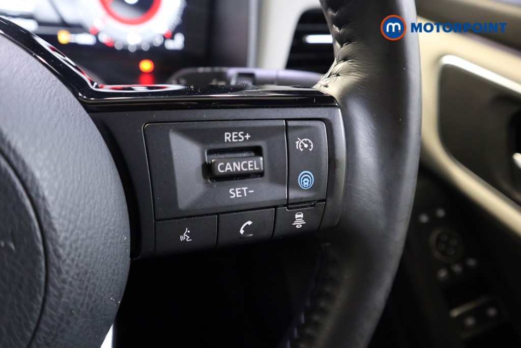 Nissan Qashqai Tekna Manual Petrol SUV - Stock Number (1601198) - 4th supplementary image