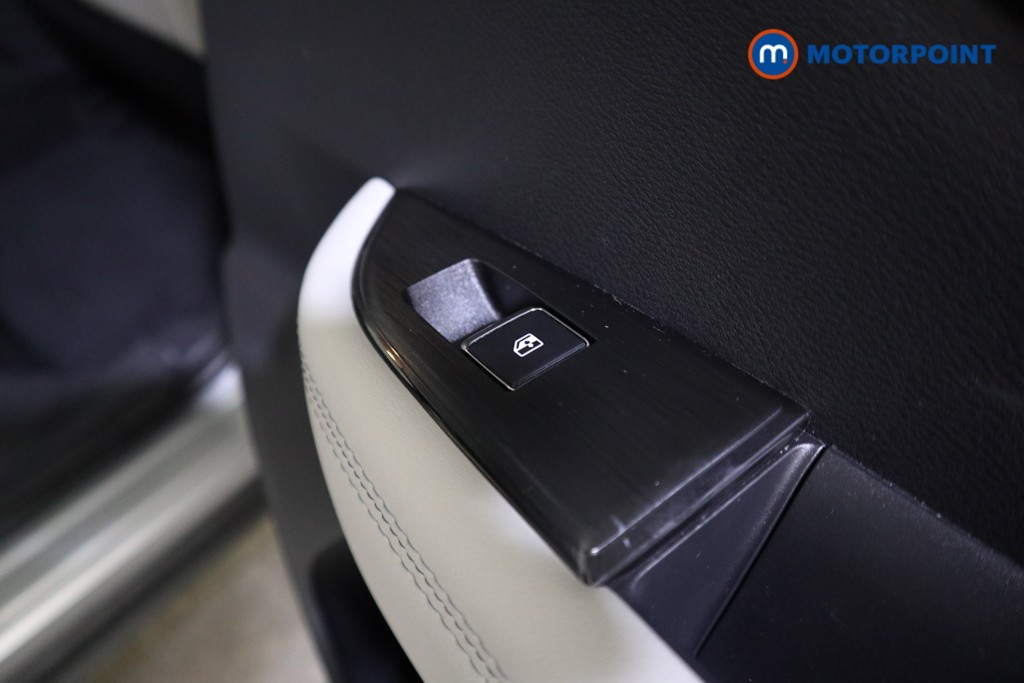 Nissan Qashqai Tekna Manual Petrol SUV - Stock Number (1601198) - 19th supplementary image