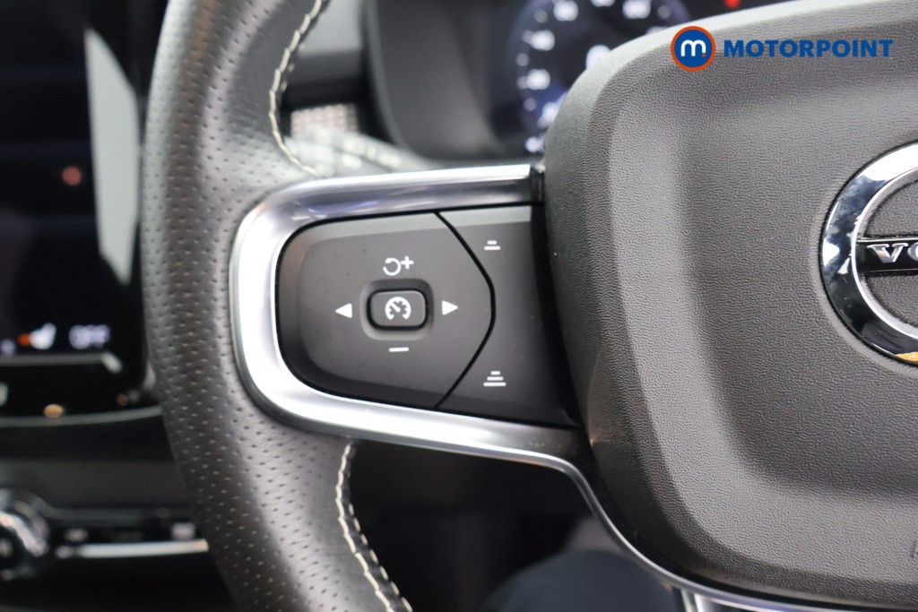 Volvo Xc40 R Design Manual Petrol SUV - Stock Number (1602110) - 2nd supplementary image