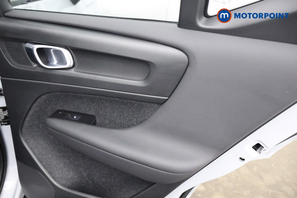 Volvo Xc40 R Design Manual Petrol SUV - Stock Number (1602110) - 18th supplementary image