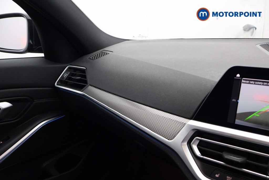 BMW 3 Series M Sport Automatic Petrol Plug-In Hybrid Saloon - Stock Number (1602155) - 11th supplementary image
