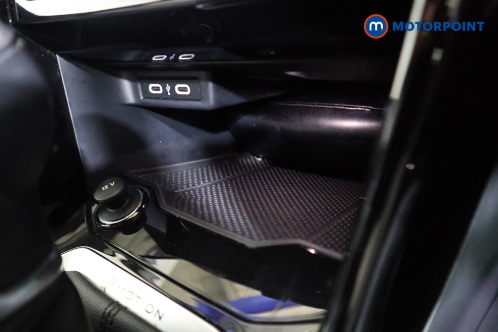 Volkswagen T-Roc R-Line Automatic Petrol SUV - Stock Number (1602552) - 9th supplementary image