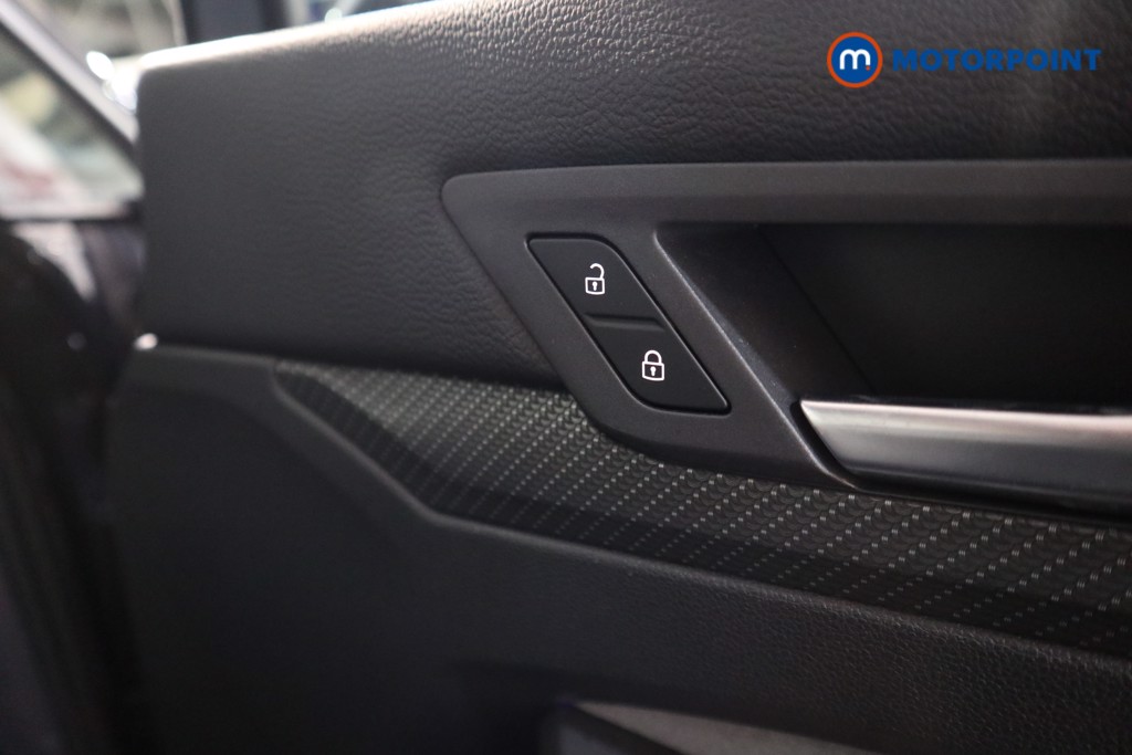 Volkswagen Golf R-Line Manual Petrol Hatchback - Stock Number (1602766) - 13th supplementary image