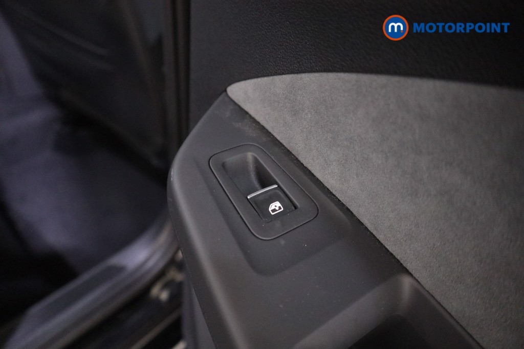 Volkswagen Golf R-Line Manual Petrol Hatchback - Stock Number (1602766) - 18th supplementary image