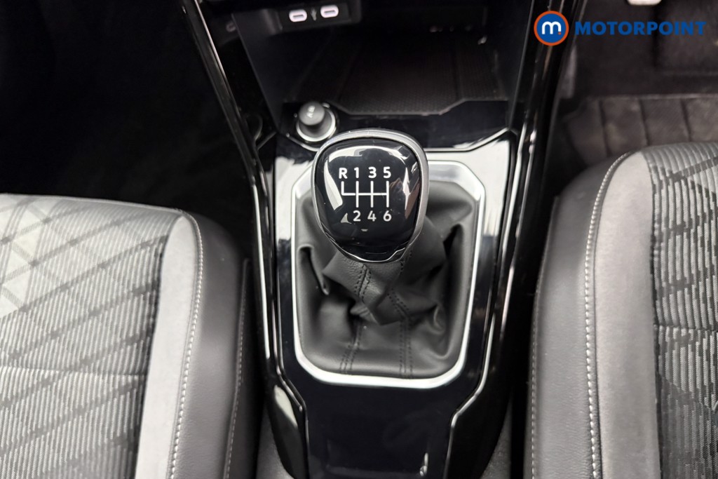 Volkswagen T-Roc R-Line Manual Petrol SUV - Stock Number (1602999) - 14th supplementary image