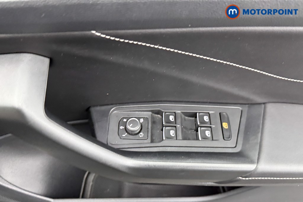 Volkswagen T-Roc R-Line Manual Petrol SUV - Stock Number (1602999) - 18th supplementary image