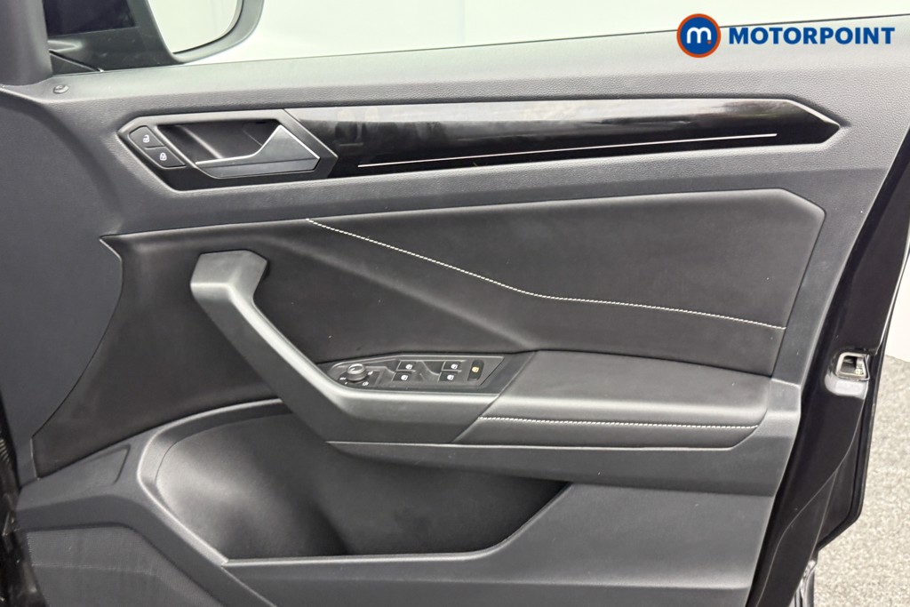 Volkswagen T-Roc R-Line Manual Petrol SUV - Stock Number (1602999) - 19th supplementary image