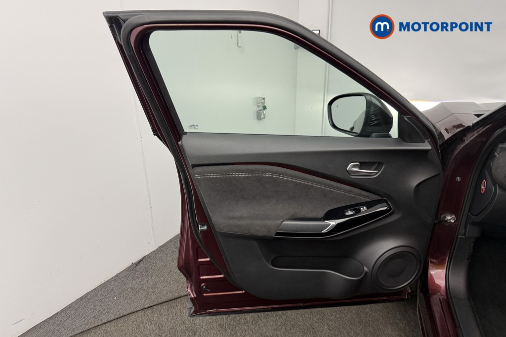 Nissan Juke Tekna-Plus Manual Petrol SUV - Stock Number (1603216) - 4th supplementary image