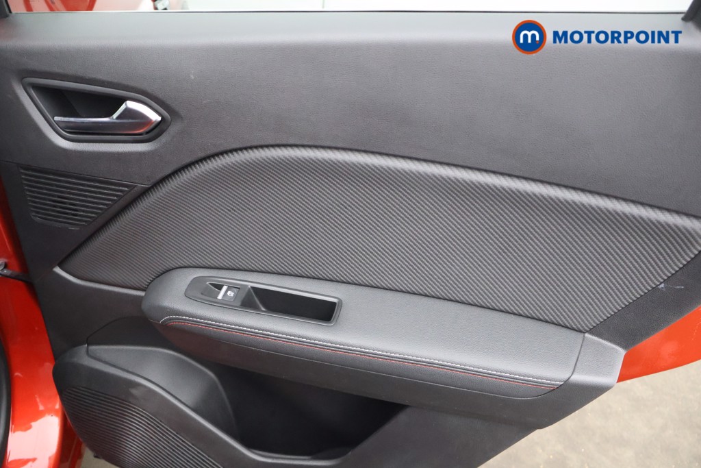Renault Captur R.S. Line Automatic Petrol SUV - Stock Number (1603568) - 17th supplementary image