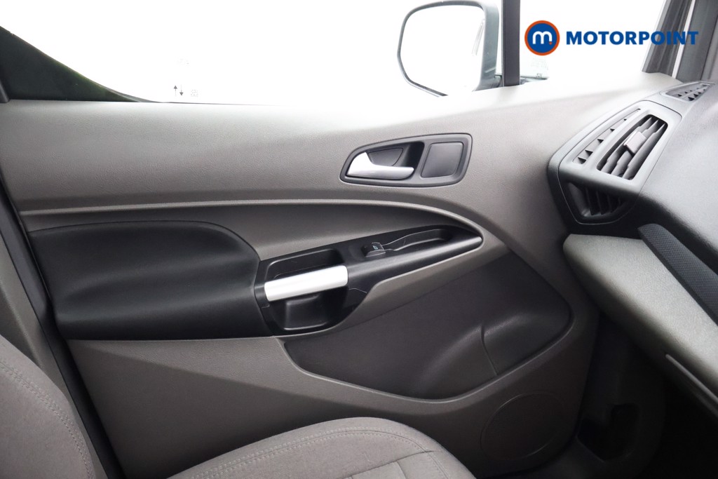 Ford Tourneo Connect Titanium Automatic Diesel People Carrier - Stock Number (1603607) - 9th supplementary image