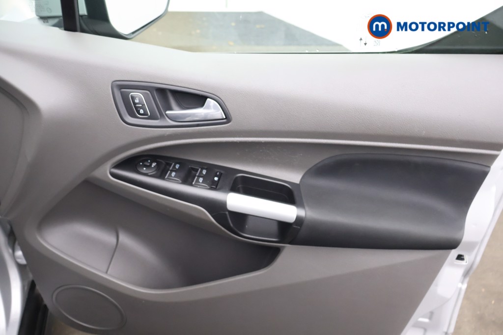 Ford Tourneo Connect Titanium Automatic Diesel People Carrier - Stock Number (1603607) - 10th supplementary image