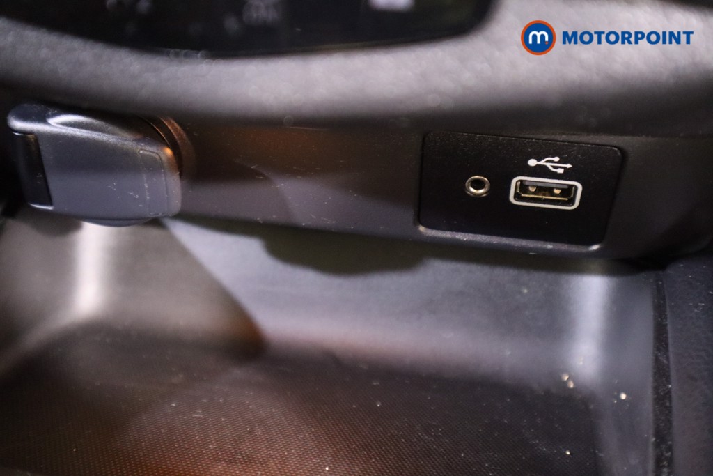 Nissan Juke N-Connecta Automatic Petrol SUV - Stock Number (1603679) - 5th supplementary image