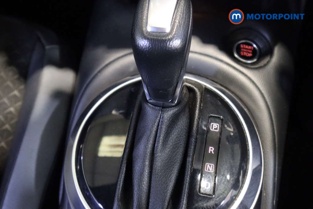 Nissan Juke N-Connecta Automatic Petrol SUV - Stock Number (1603679) - 7th supplementary image