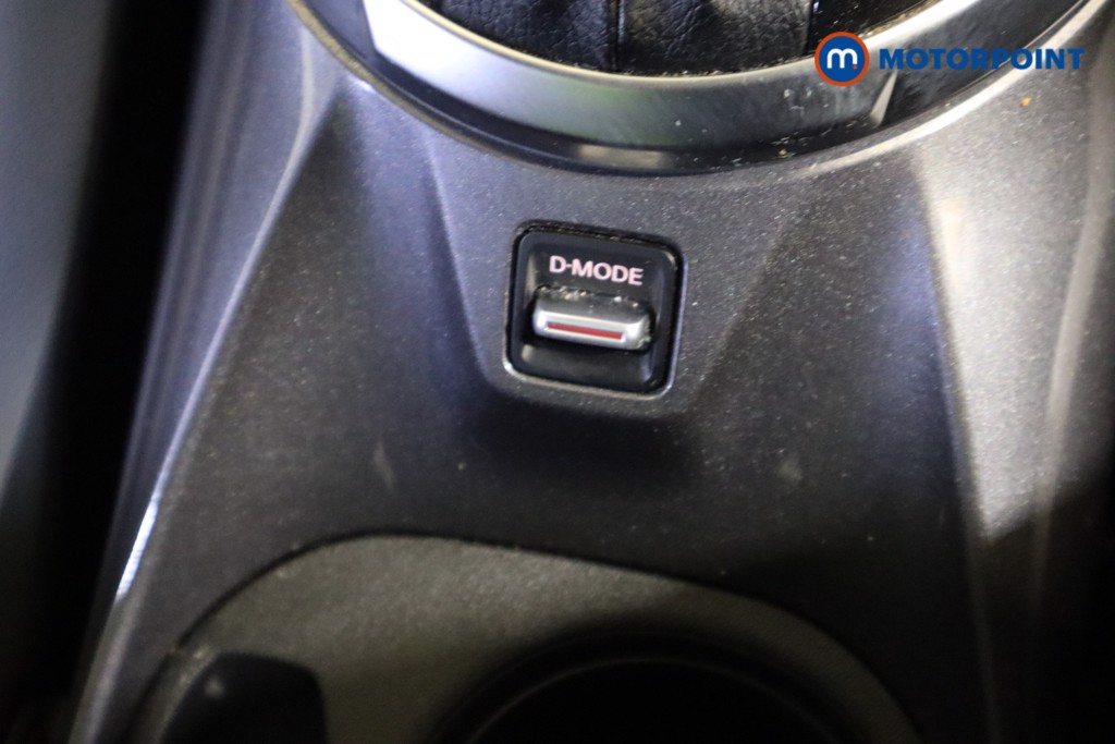 Nissan Juke N-Connecta Automatic Petrol SUV - Stock Number (1603679) - 8th supplementary image