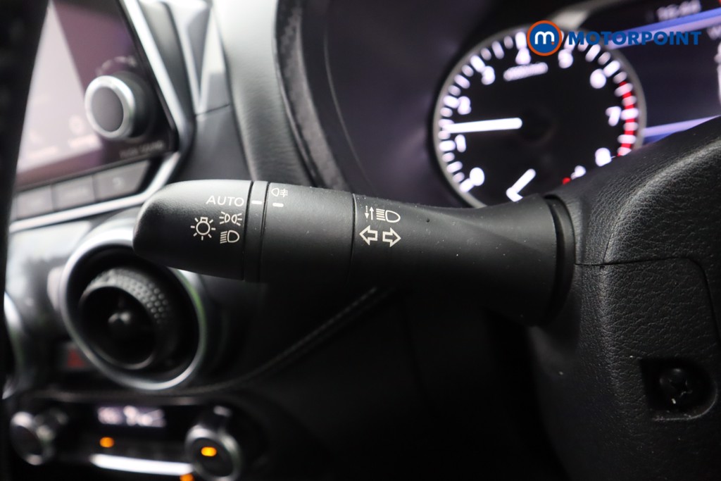 Nissan Juke N-Connecta Automatic Petrol SUV - Stock Number (1604124) - 6th supplementary image