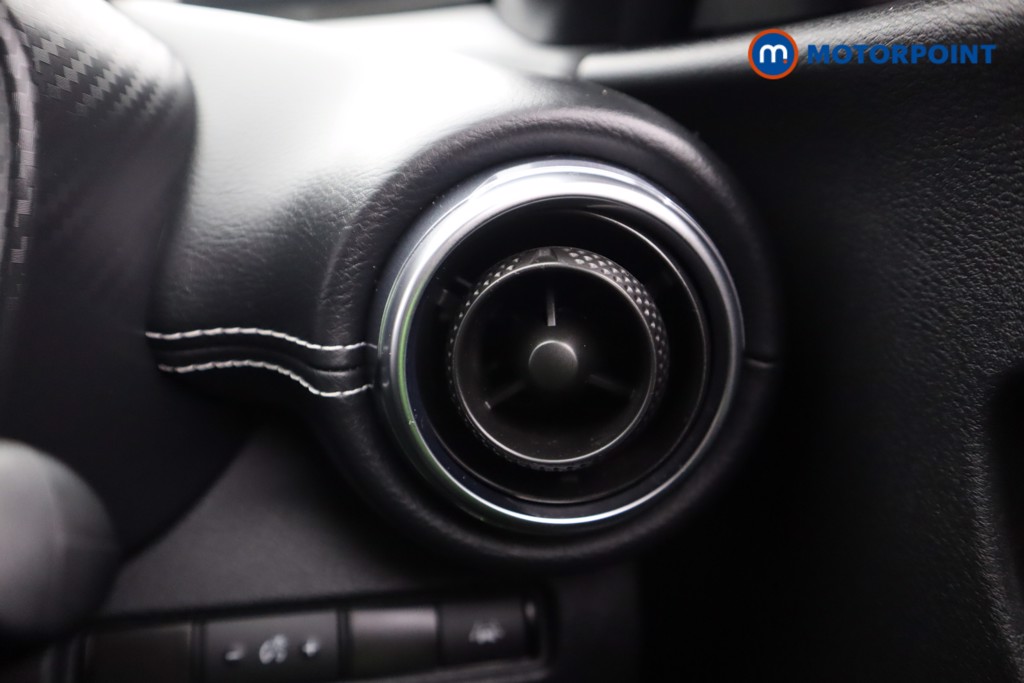 Nissan Juke N-Connecta Automatic Petrol SUV - Stock Number (1604124) - 9th supplementary image