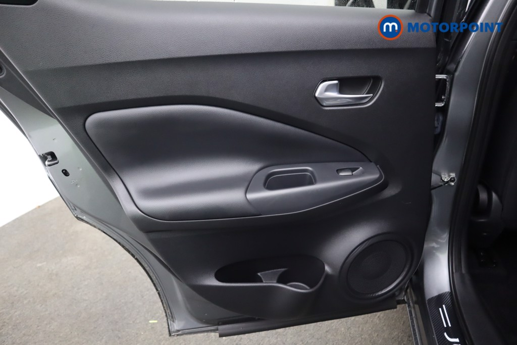 Nissan Juke N-Connecta Automatic Petrol SUV - Stock Number (1604124) - 32nd supplementary image