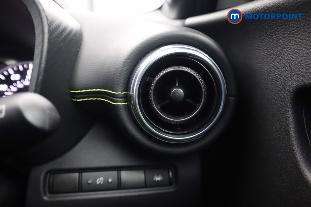 Nissan Juke Kiiro Manual Petrol SUV - Stock Number (1604276) - 9th supplementary image