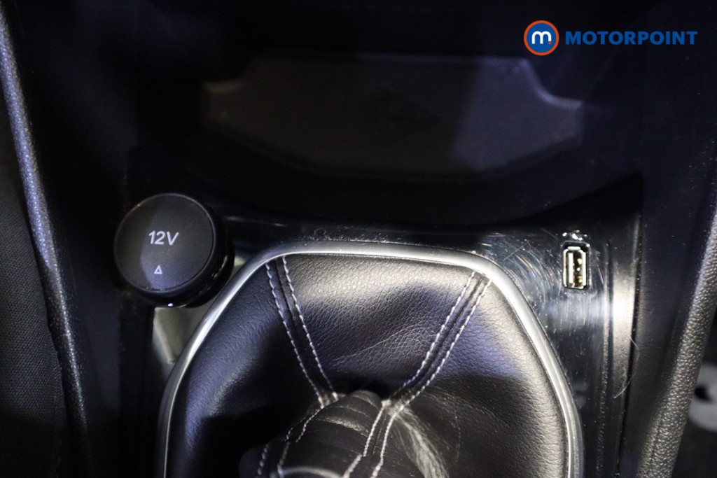 Ford Fiesta Titanium Manual Petrol Hatchback - Stock Number (1604572) - 5th supplementary image