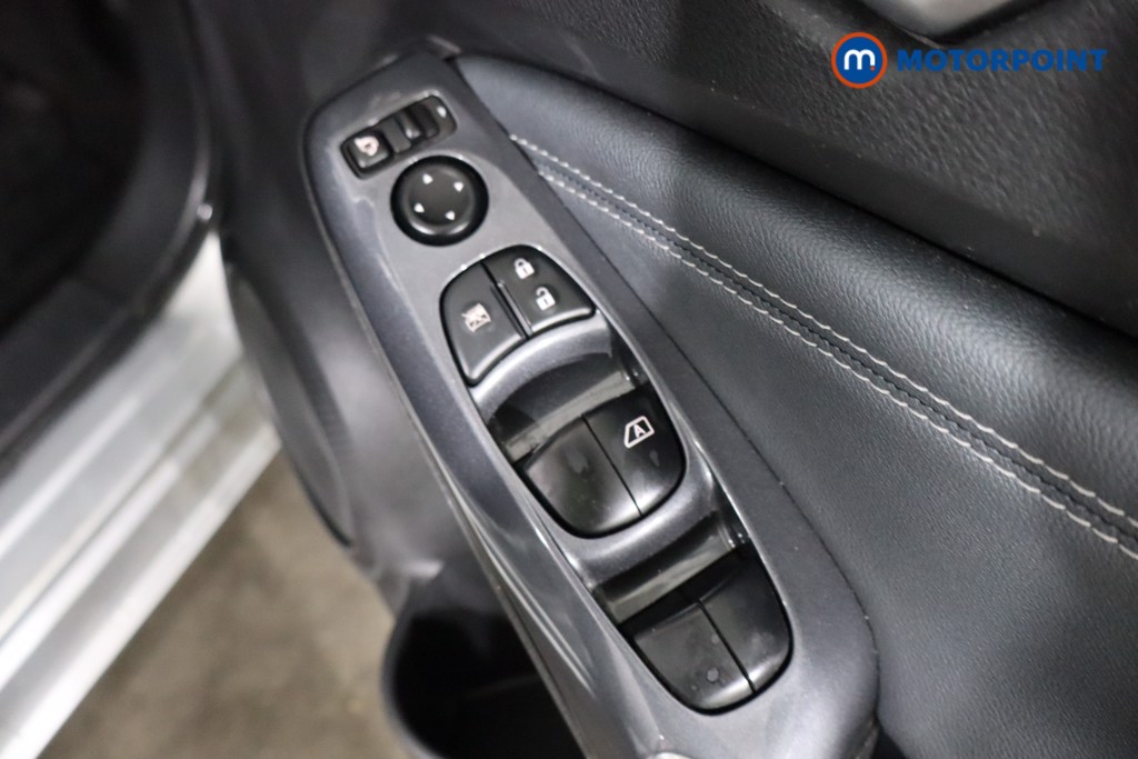 Nissan Juke N-Connecta Manual Petrol SUV - Stock Number (1574522) - 19th supplementary image