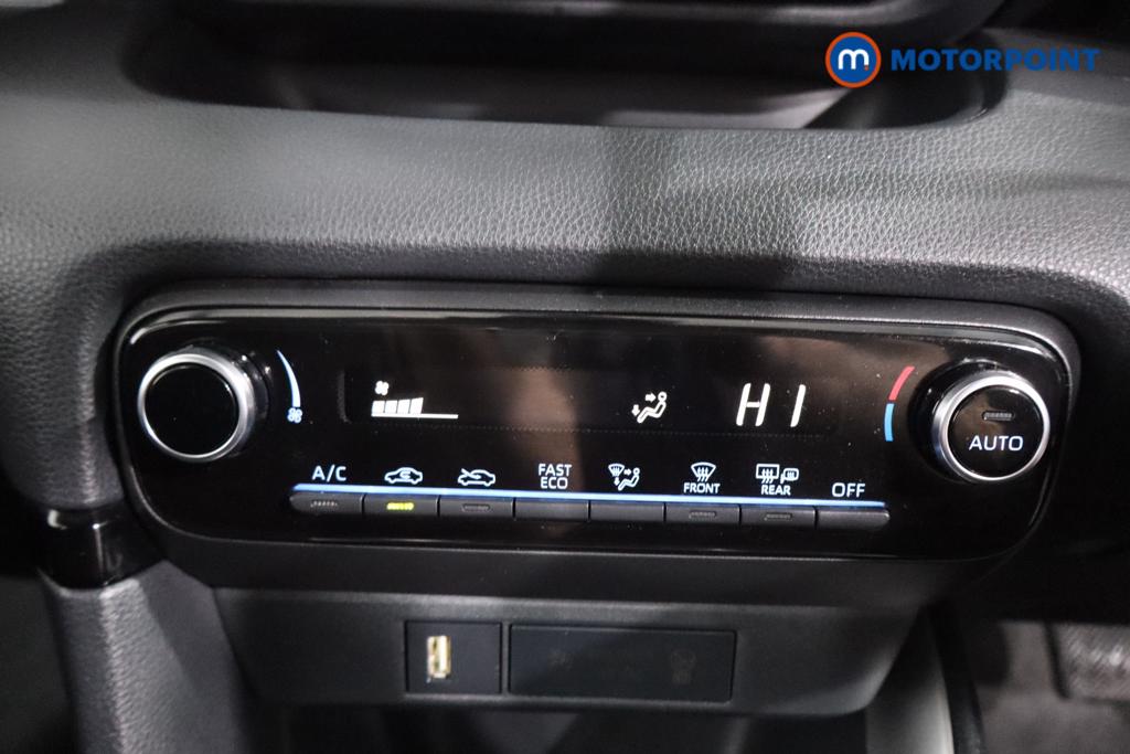 Toyota Yaris Design Automatic Petrol-Electric Hybrid Hatchback - Stock Number (1596526) - 3rd supplementary image