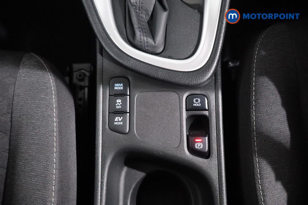 Toyota Yaris Design Automatic Petrol-Electric Hybrid Hatchback - Stock Number (1596526) - 5th supplementary image