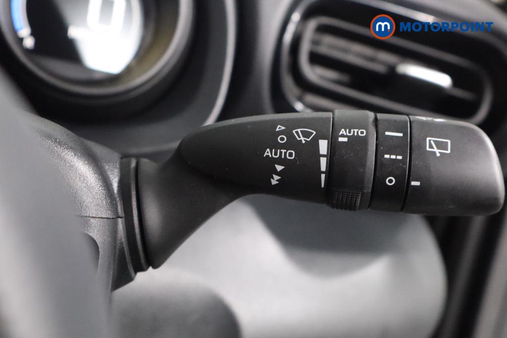 Toyota Yaris Design Automatic Petrol-Electric Hybrid Hatchback - Stock Number (1596526) - 11th supplementary image