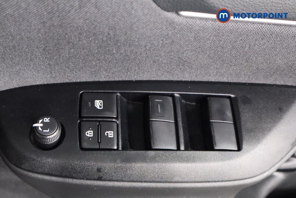 Toyota Yaris Design Automatic Petrol-Electric Hybrid Hatchback - Stock Number (1596526) - 13th supplementary image