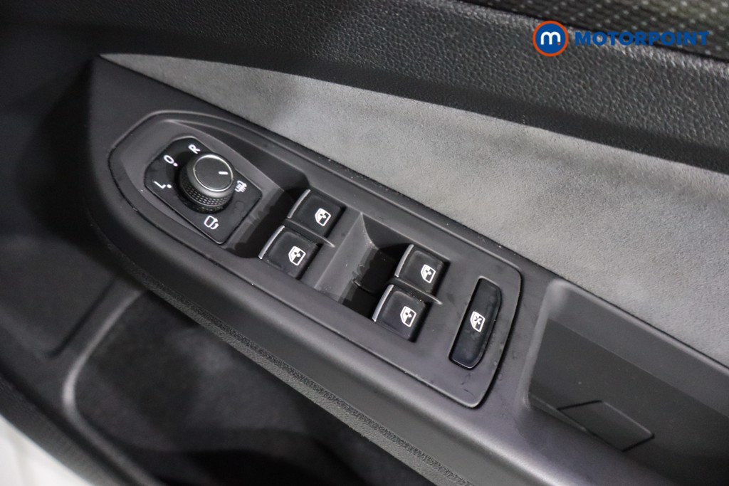 Volkswagen Golf R Automatic Petrol Hatchback - Stock Number (1596615) - 4th supplementary image