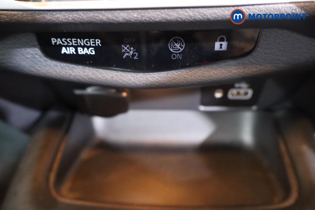 Nissan Juke N-Connecta Manual Petrol SUV - Stock Number (1597216) - 5th supplementary image