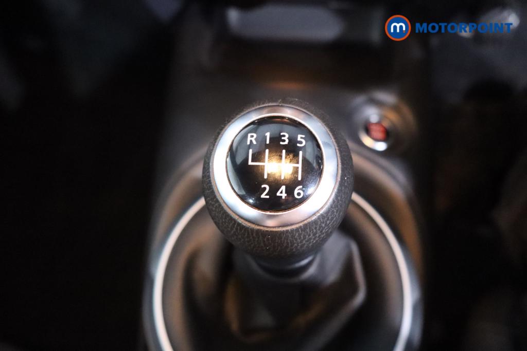 Nissan Juke N-Connecta Manual Petrol SUV - Stock Number (1597216) - 6th supplementary image