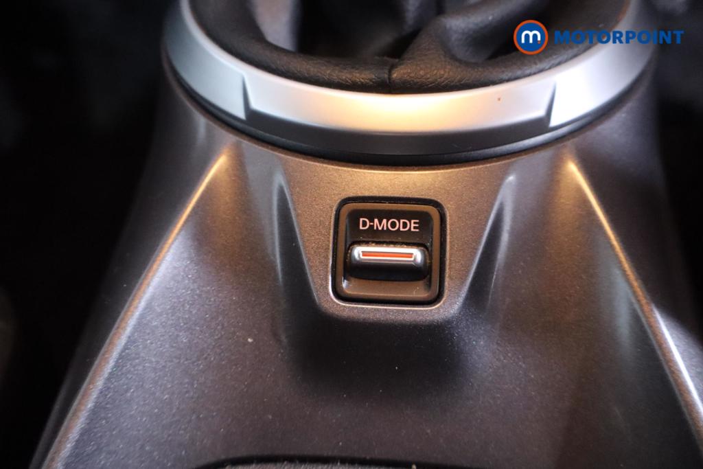 Nissan Juke N-Connecta Manual Petrol SUV - Stock Number (1597216) - 8th supplementary image