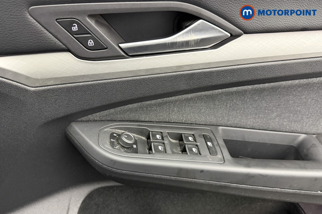 Volkswagen Golf Life Automatic Petrol Hatchback - Stock Number (1600702) - 16th supplementary image