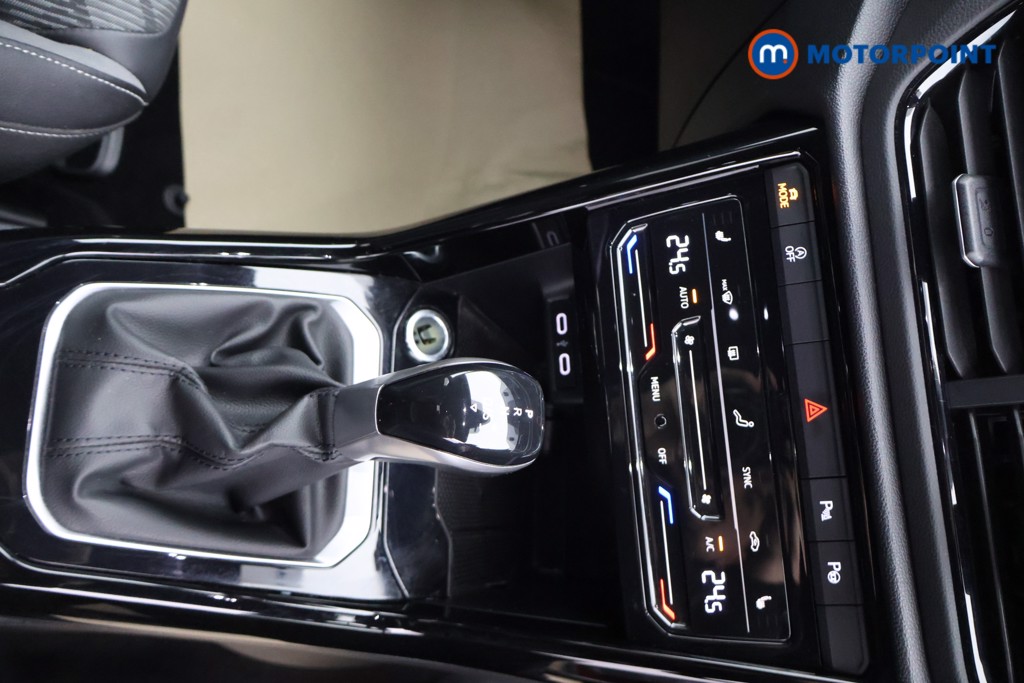 Volkswagen T-Roc R-Line Automatic Petrol SUV - Stock Number (1601150) - 9th supplementary image