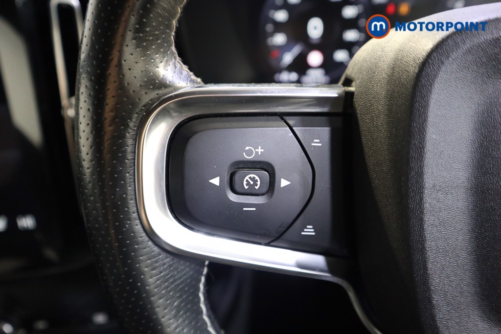 Volvo Xc40 R Design Pro Manual Petrol SUV - Stock Number (1602056) - 3rd supplementary image