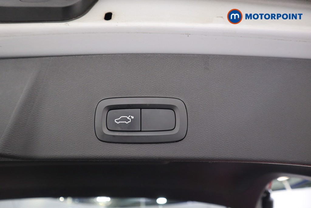 Volvo Xc40 R Design Pro Manual Petrol SUV - Stock Number (1602056) - 18th supplementary image