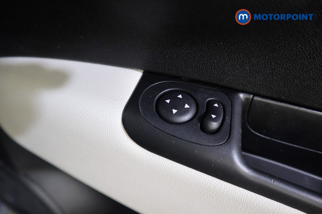 Fiat 500 Dolcevita Manual Petrol Hatchback - Stock Number (1602139) - 9th supplementary image