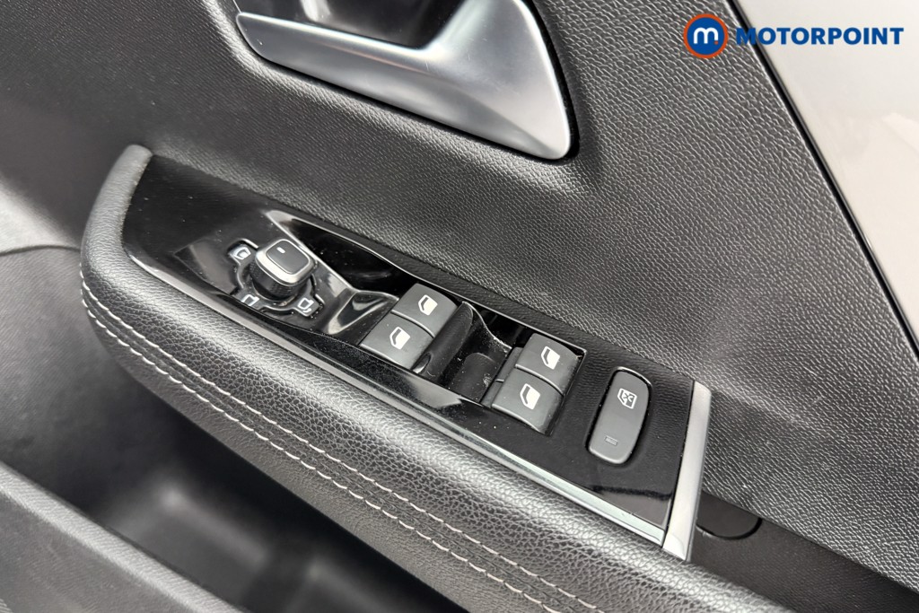 Vauxhall Astra Ultimate Manual Petrol Hatchback - Stock Number (1588968) - 17th supplementary image