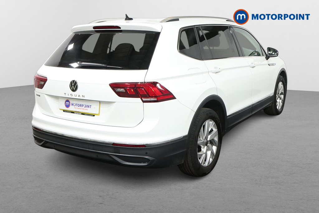 Volkswagen Tiguan Allspace Life Automatic Petrol SUV - Stock Number (1597107) - Drivers side rear corner