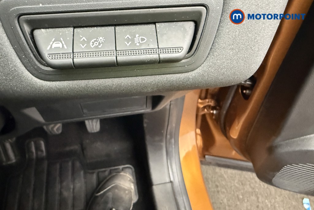 Renault Captur Iconic Manual Petrol SUV - Stock Number (1597284) - 18th supplementary image