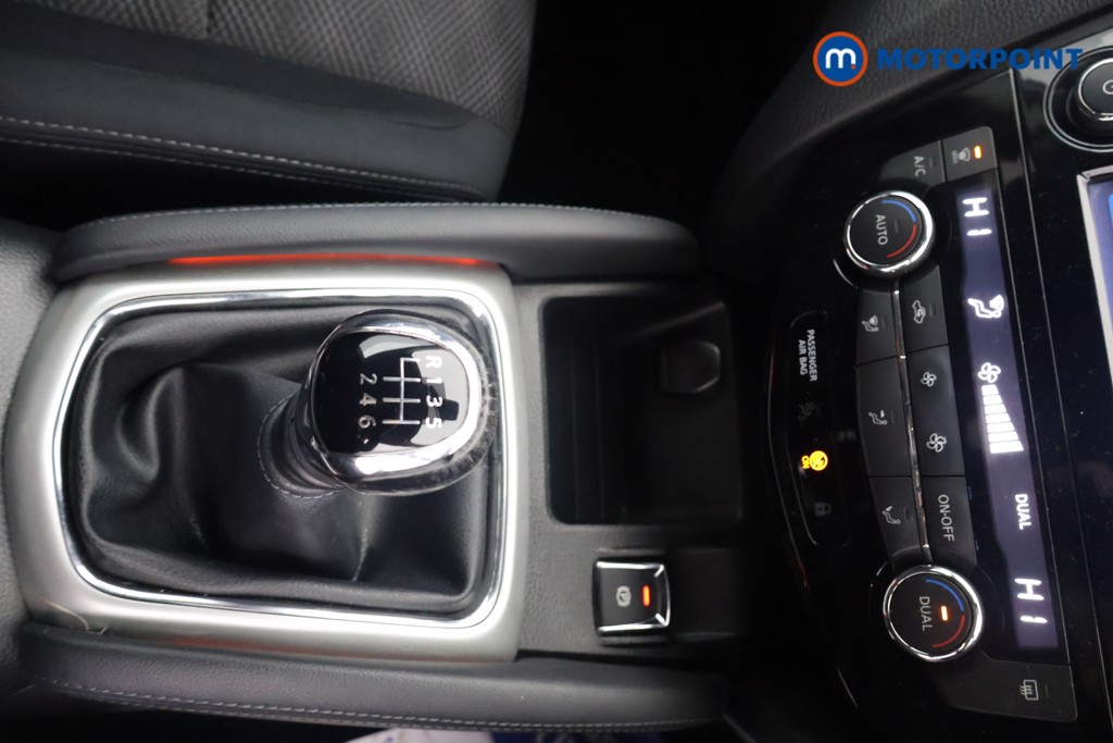 Nissan Qashqai N-Connecta Manual Petrol SUV - Stock Number (1598223) - 6th supplementary image