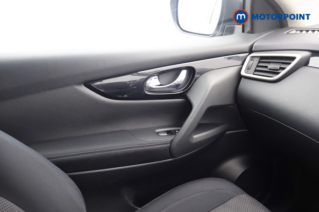 Nissan Qashqai N-Connecta Manual Petrol SUV - Stock Number (1598223) - 8th supplementary image