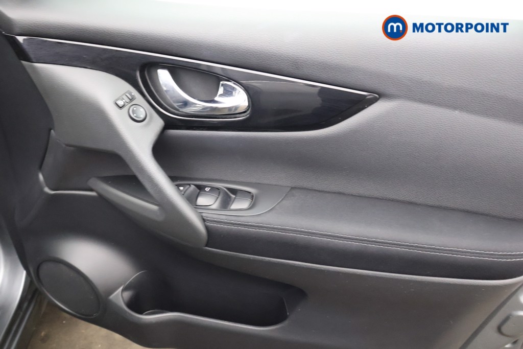 Nissan Qashqai N-Connecta Manual Petrol SUV - Stock Number (1598223) - 9th supplementary image
