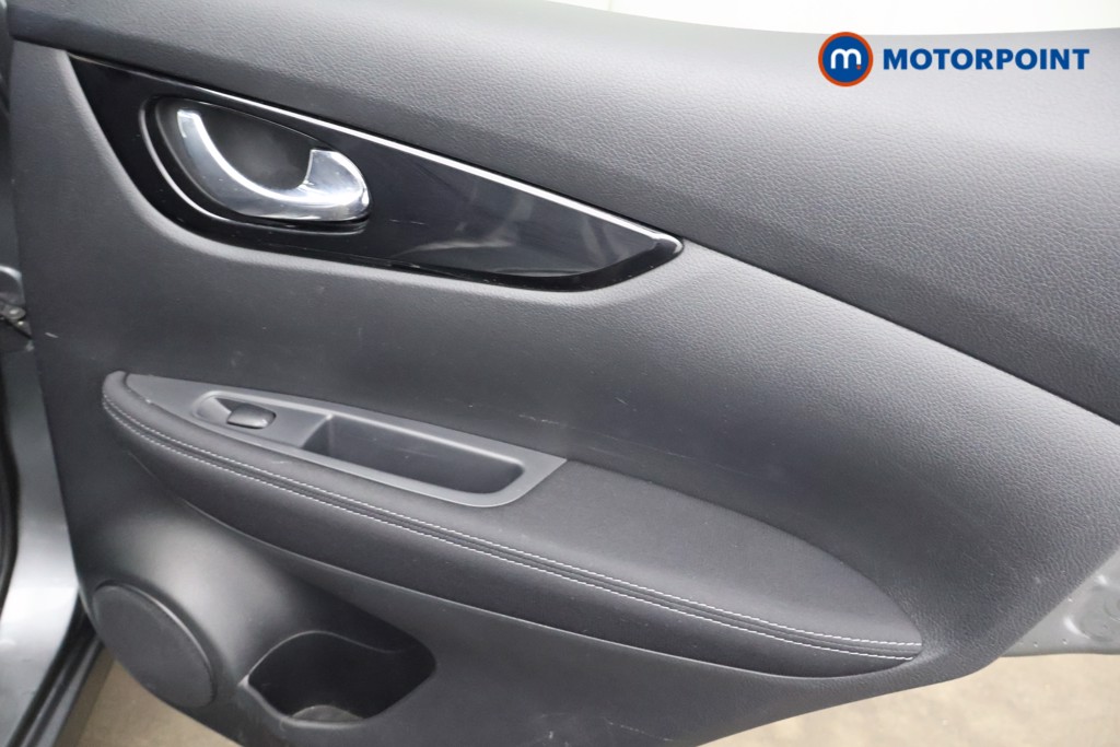 Nissan Qashqai N-Connecta Manual Petrol SUV - Stock Number (1598223) - 15th supplementary image